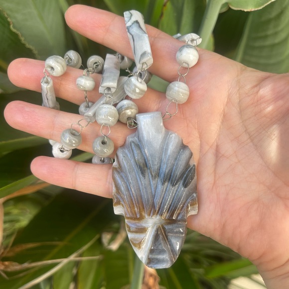 Aztec Mayan carved Mexican calcite alabaster pendant & bead necklace - Picture 3 of 8